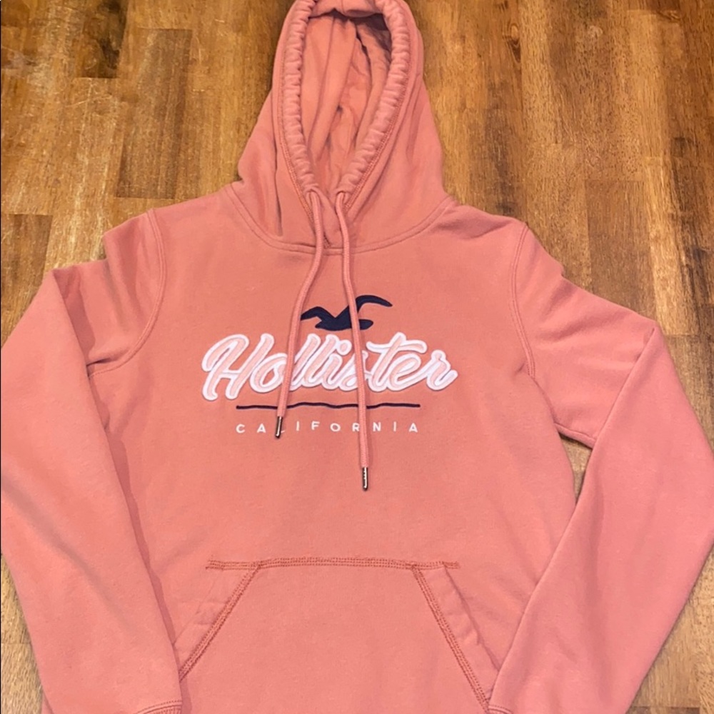 NWOT Hollister Hoodie 💛